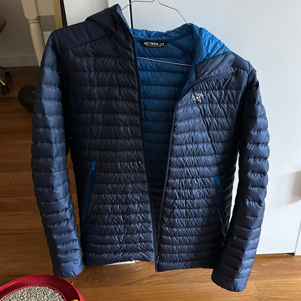 Mens medium blue puffer arcteryx hoodie